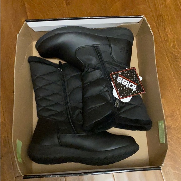 totes Shoes - NWT black totes winter boots